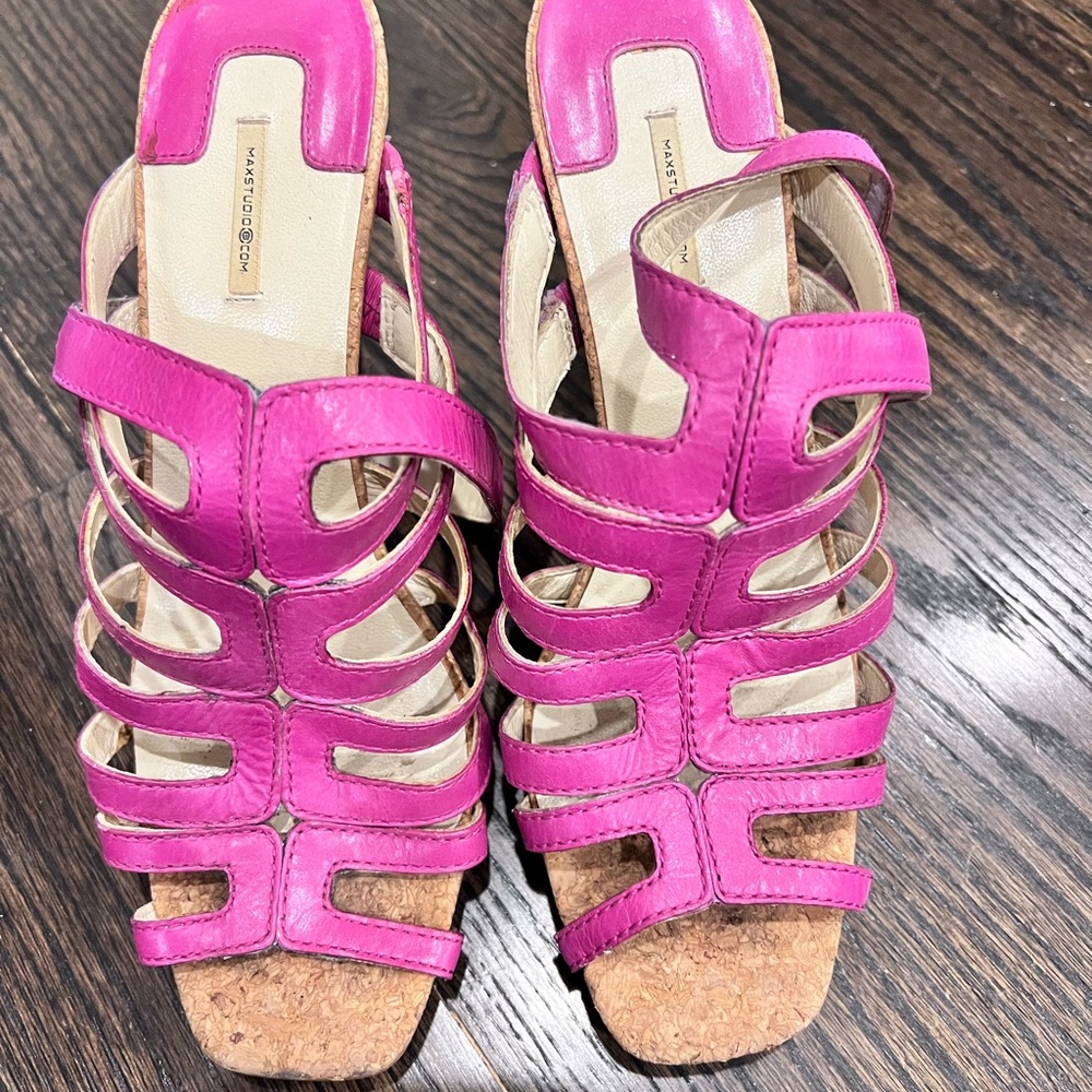 Max Studio fuschia heels